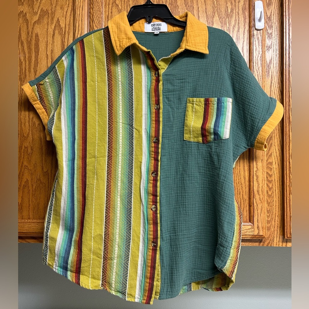 Beautiful Rowdy Crowd Tunic women’s size‎ medium